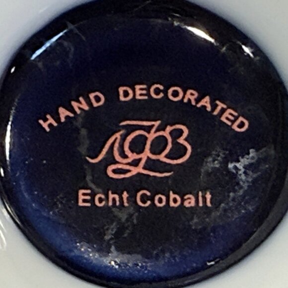 Lomonosov "Echt Cobalt" Teacup and Saucer, Cobalt Blue with Fancy Gold Designs - Picture 6 of 9